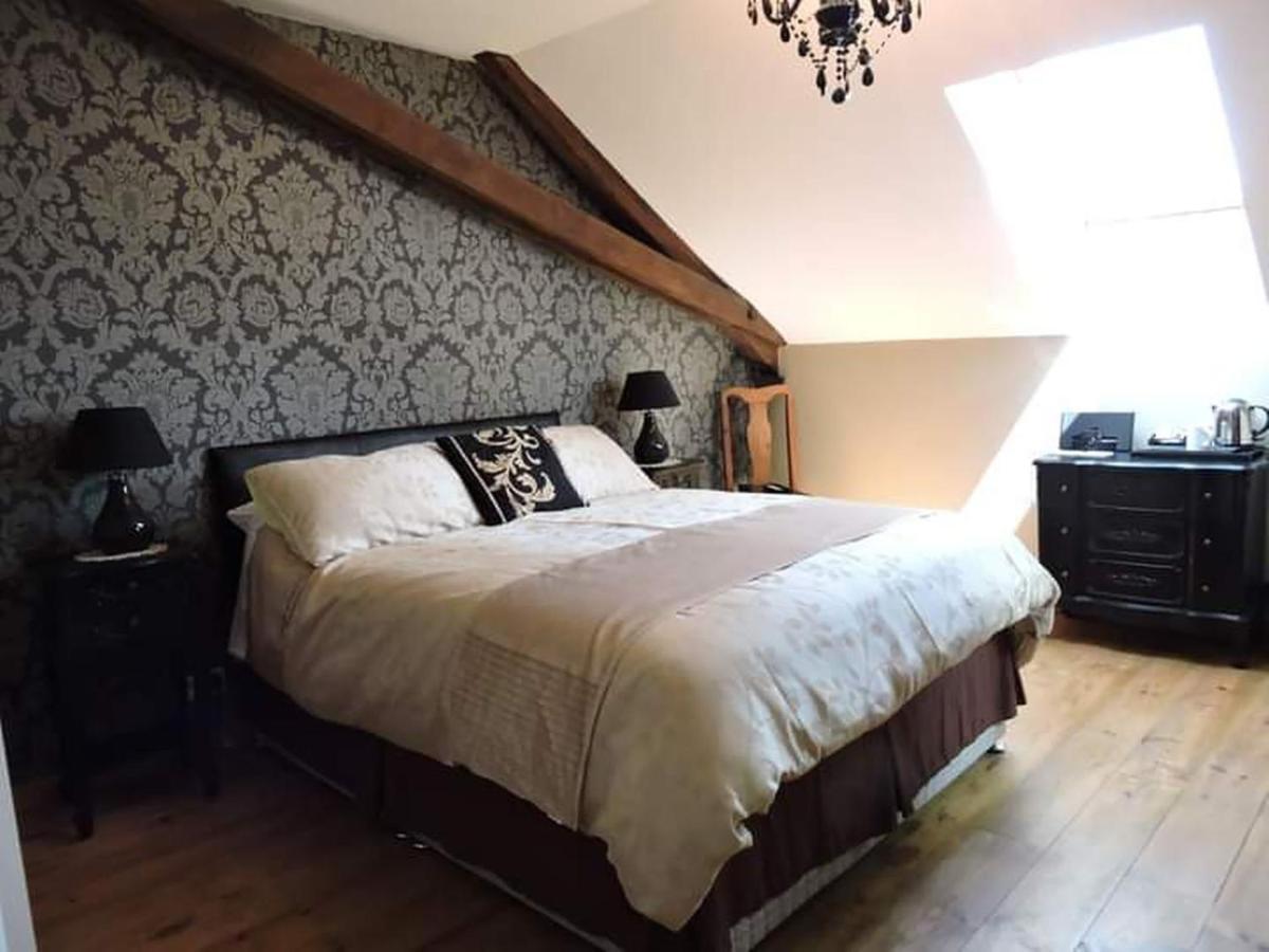 ดิ อัลปากา บีแอนด์บี Bed & Breakfast Chalais  ภายนอก รูปภาพ