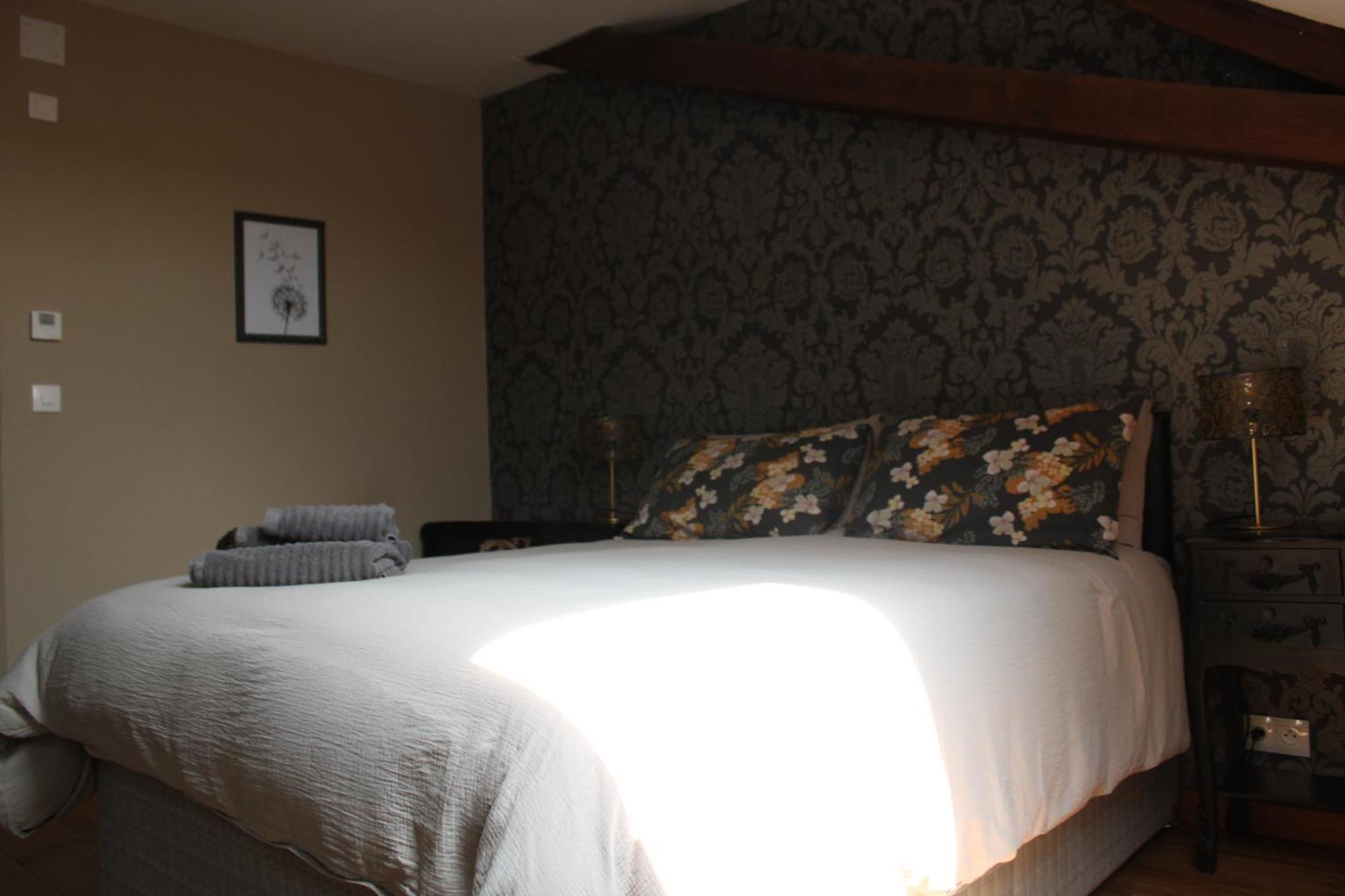 ดิ อัลปากา บีแอนด์บี Bed & Breakfast Chalais  ภายนอก รูปภาพ